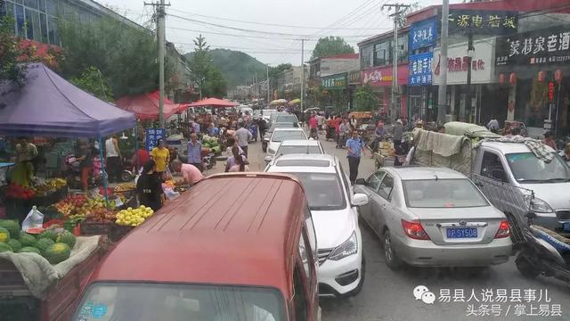 易县大集全景，市场繁荣，商品丰富